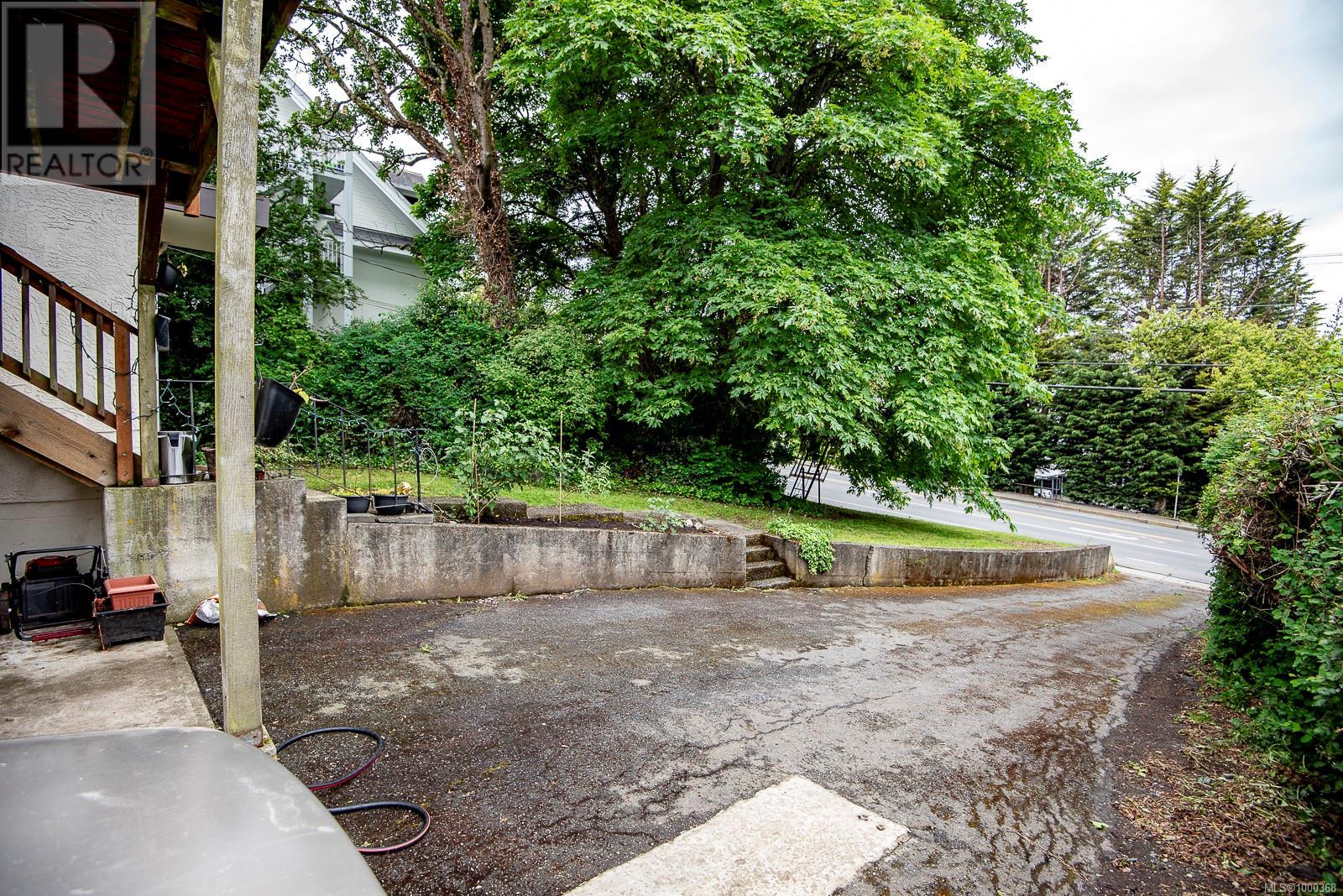 651 Admirals Rd