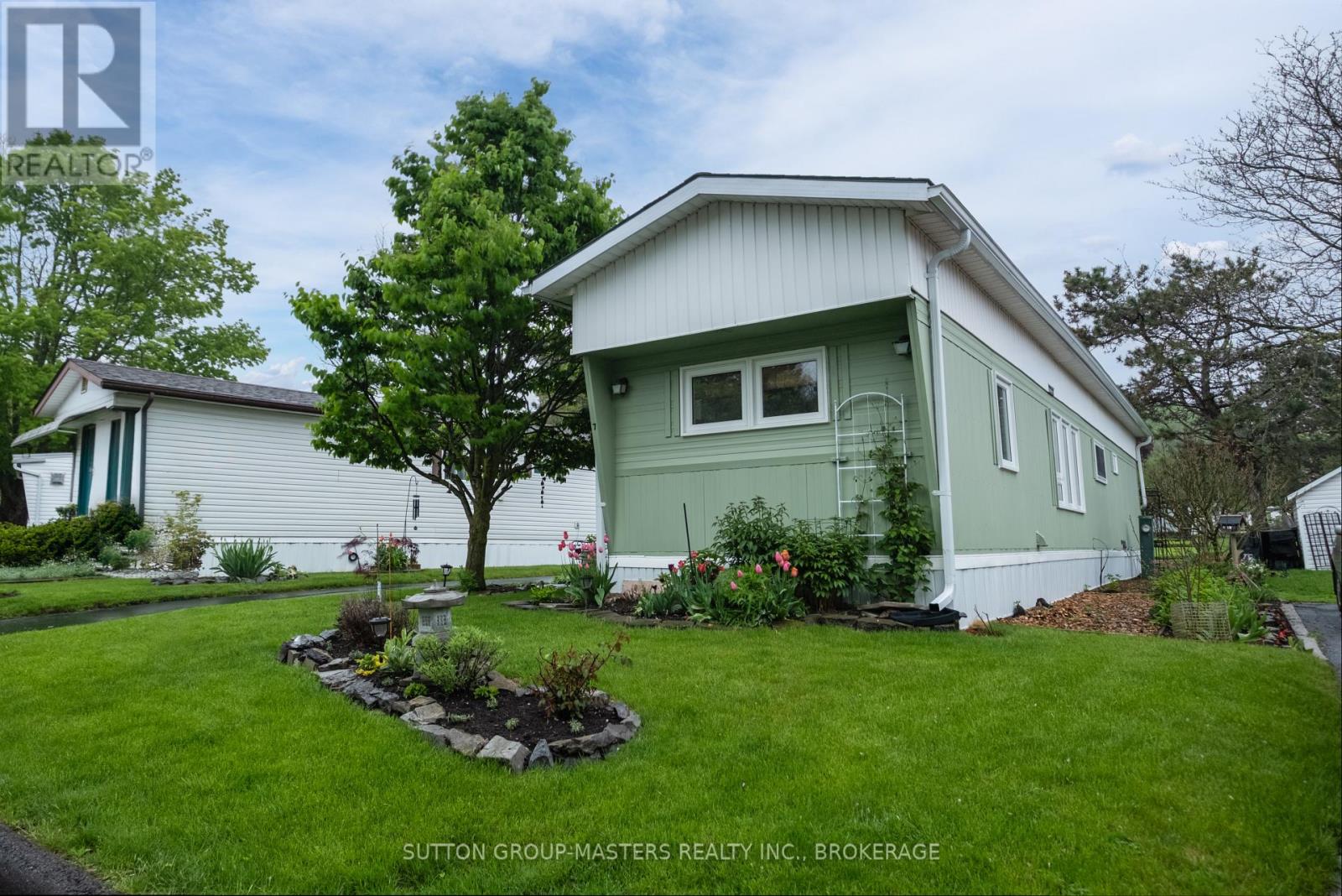 7 WENTWORTH DRIVE