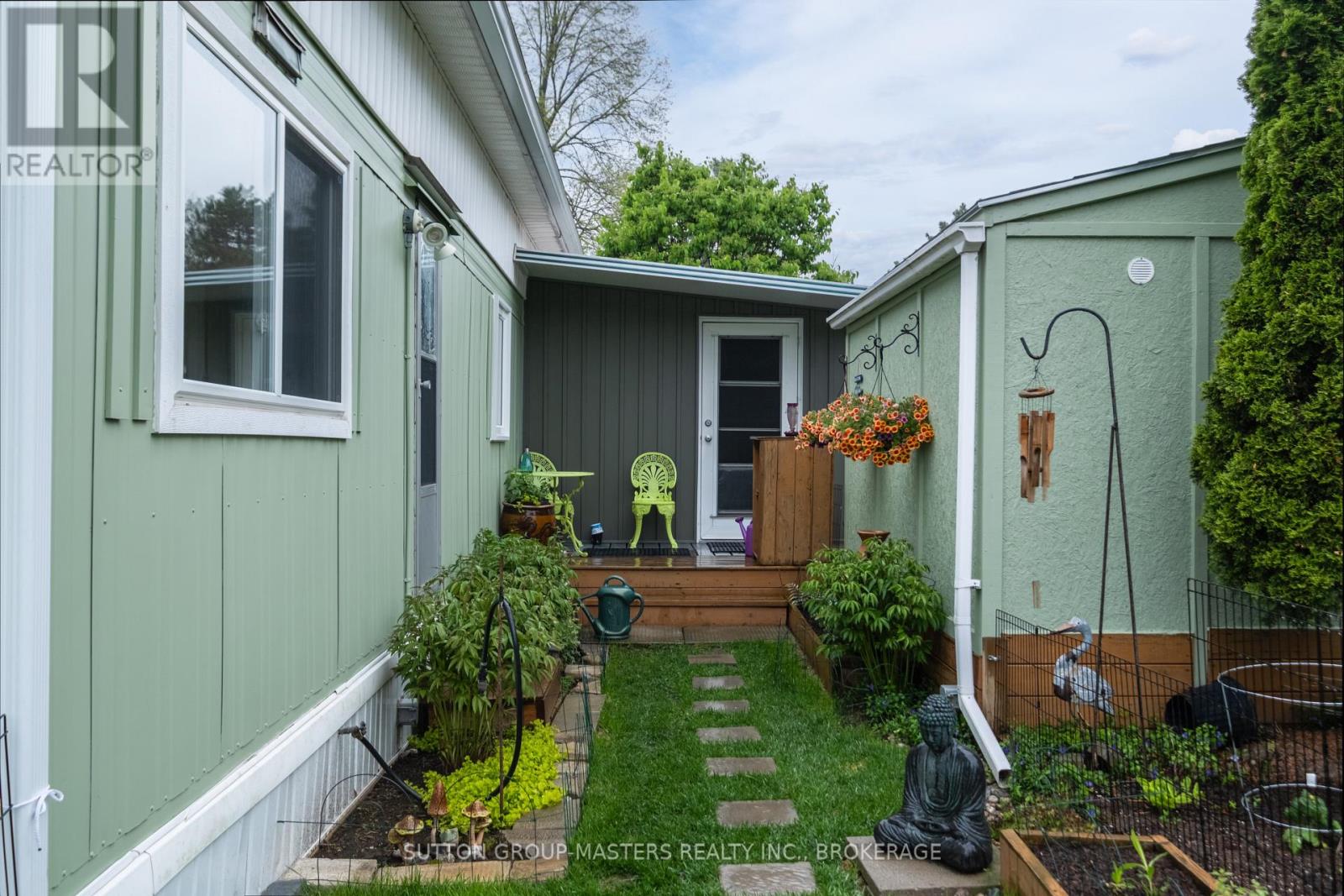 7 WENTWORTH DRIVE