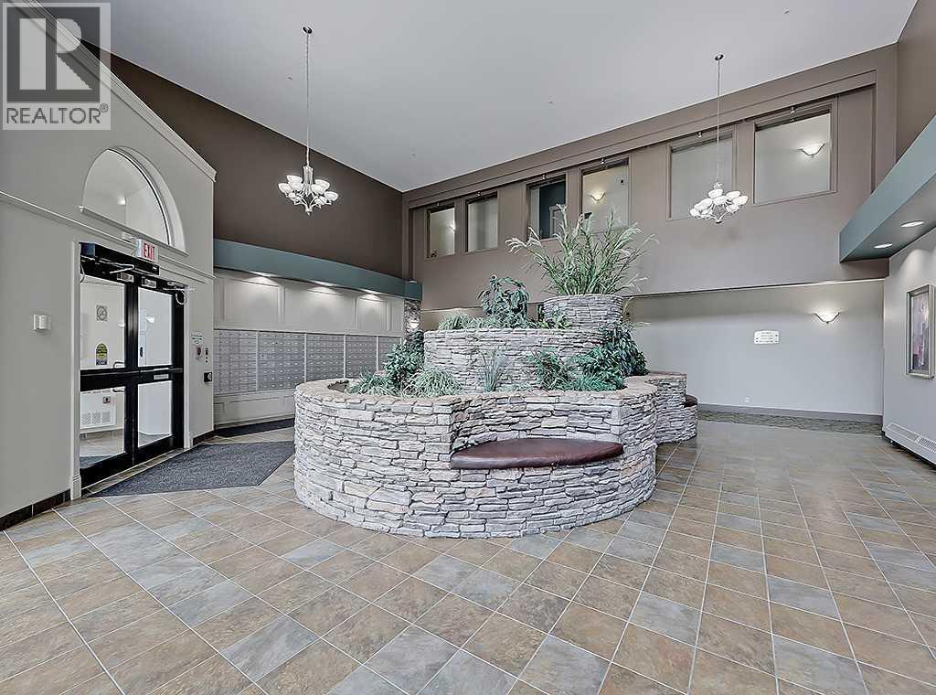 241, 20 Discovery Ridge Close SW