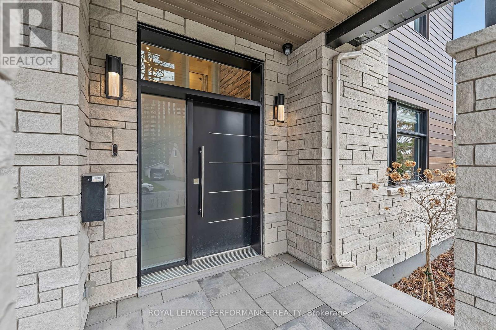 544 NEIGHBOURHOOD WAY