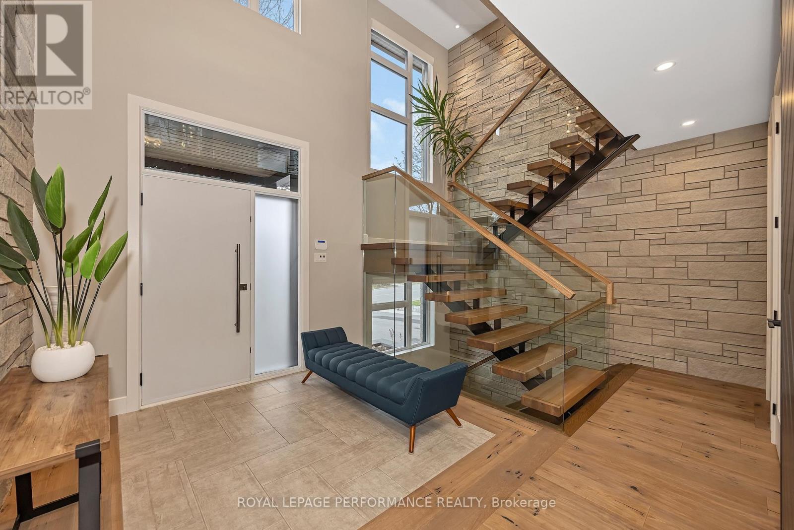 544 NEIGHBOURHOOD WAY