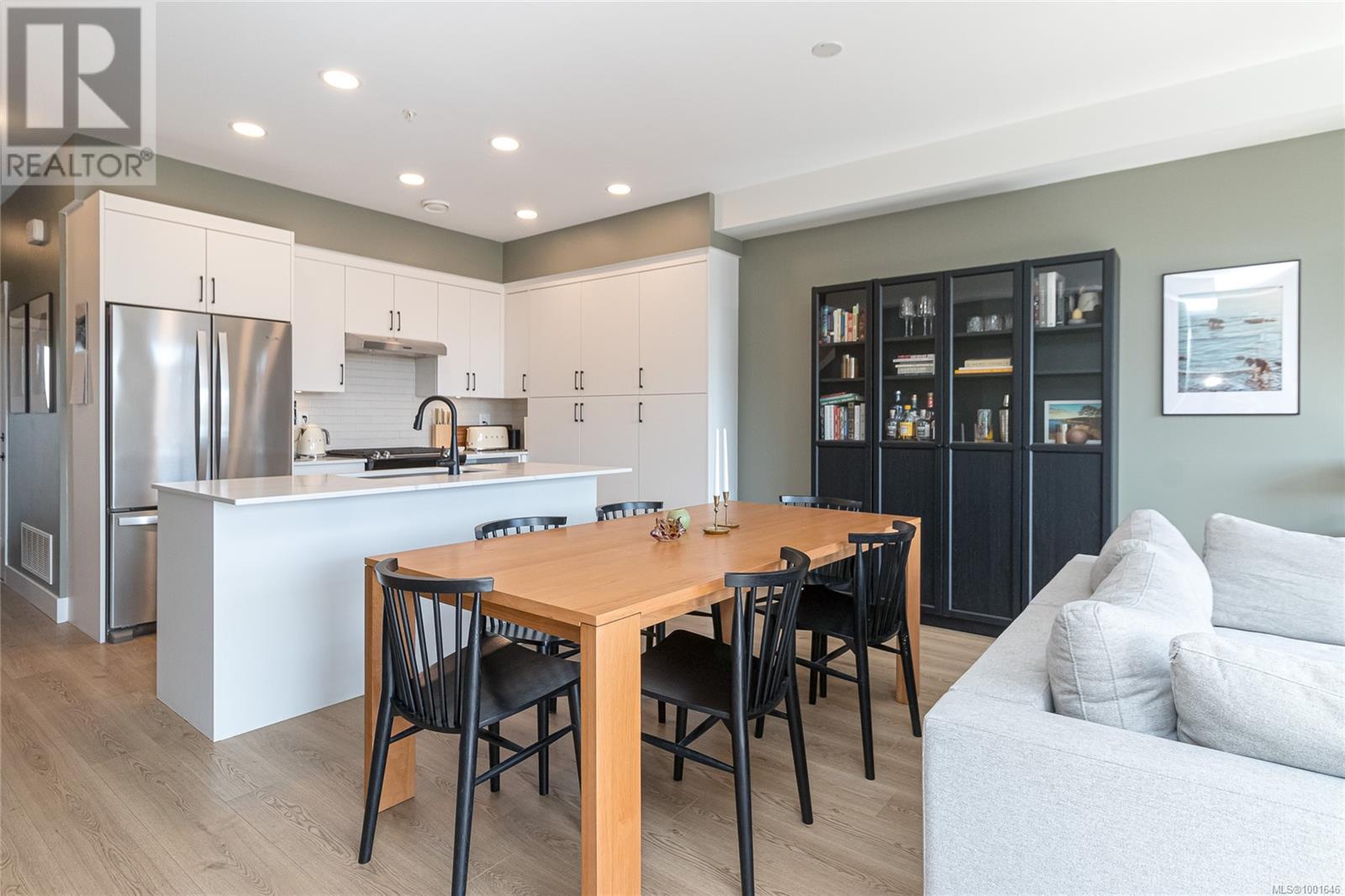 72 255 Caspian Dr