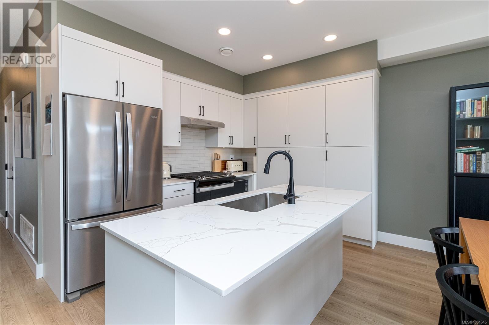 72 255 Caspian Dr