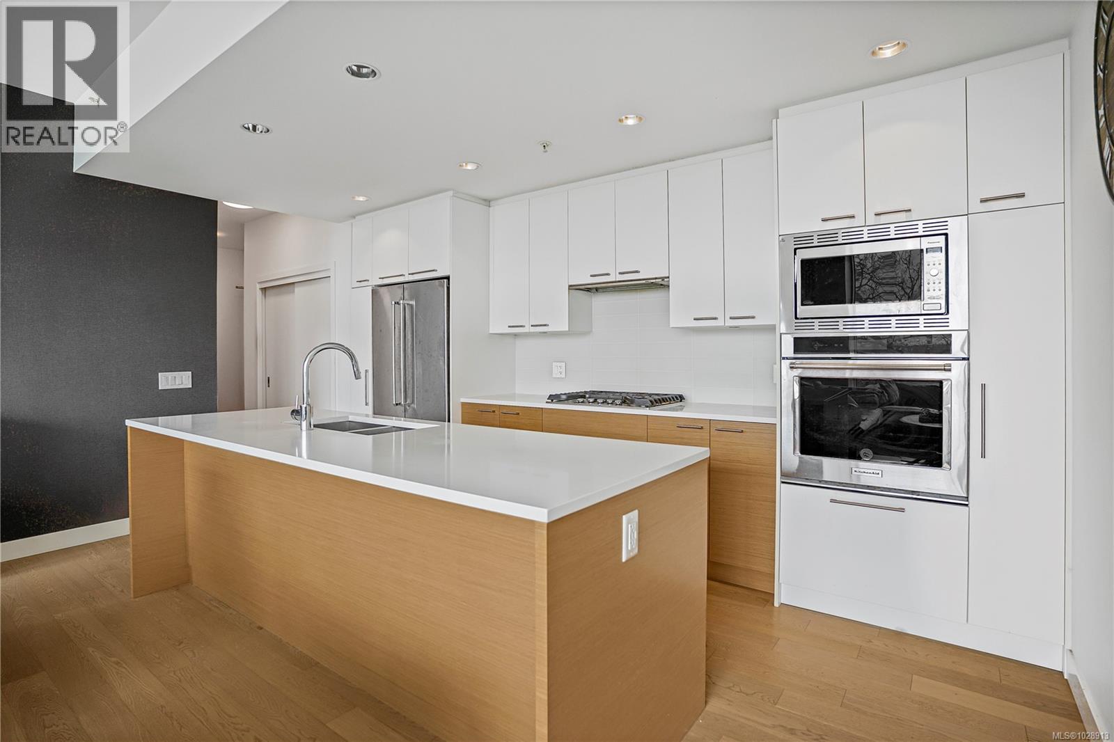 402 4011 Rainbow Hill Lane