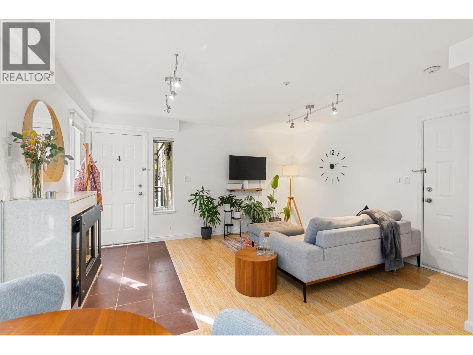 203 755 W 15TH AVENUE