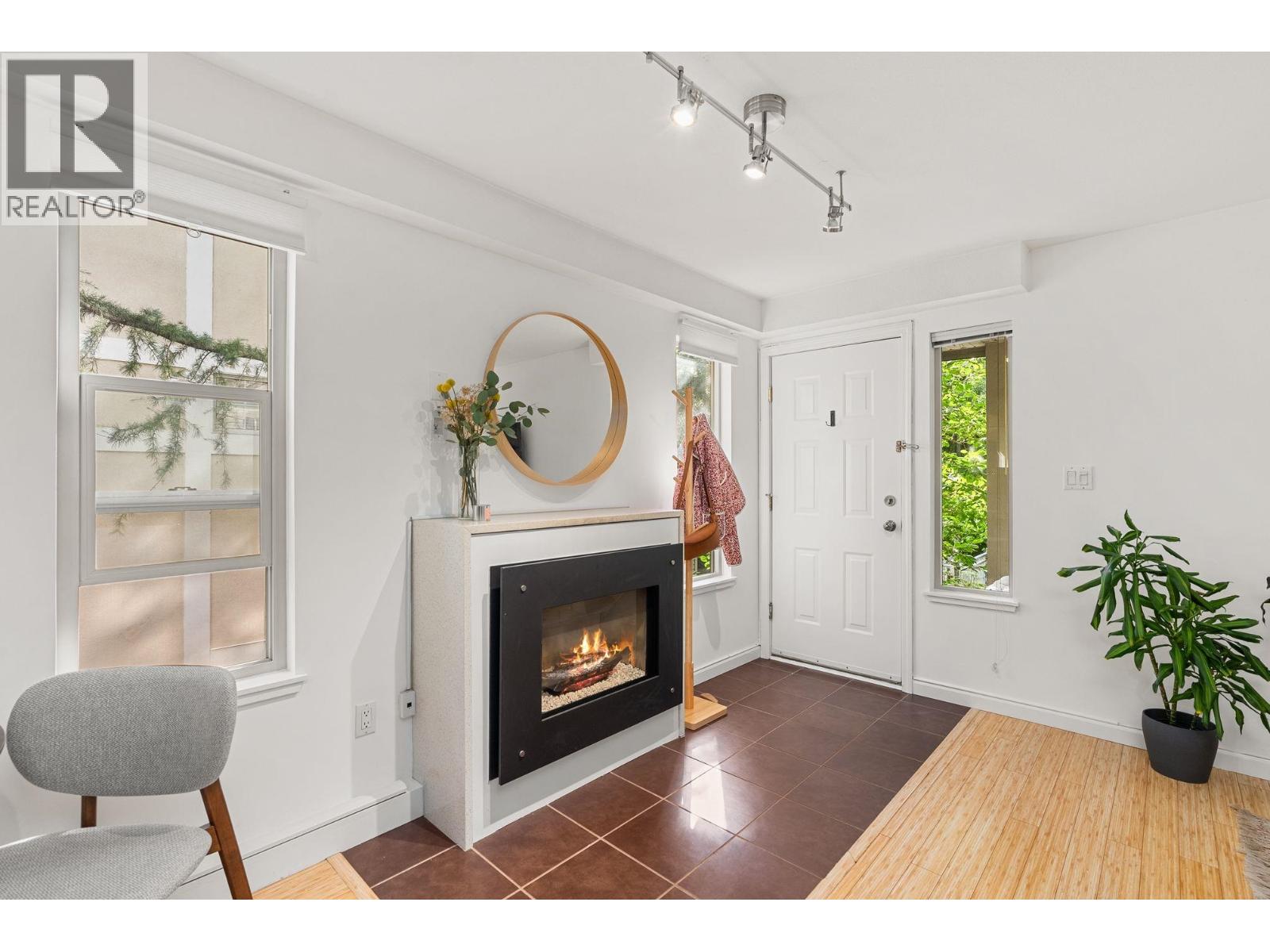 203 755 W 15TH AVENUE