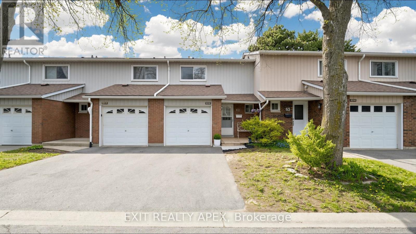 Photo 1 of 40 — 62 - 5029 PINEDALE AVENUE Unit 62, Burlington (Appleby), ON L7L5J6