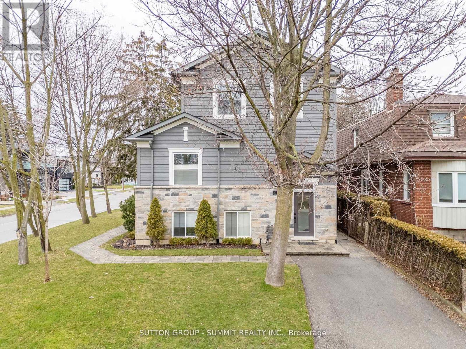 31 OAKWOOD AVENUE N