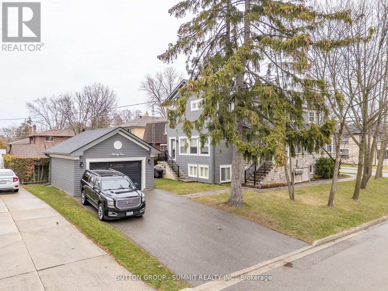 31 OAKWOOD AVENUE N