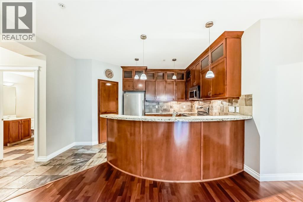 106, 6 Hemlock Crescent SW