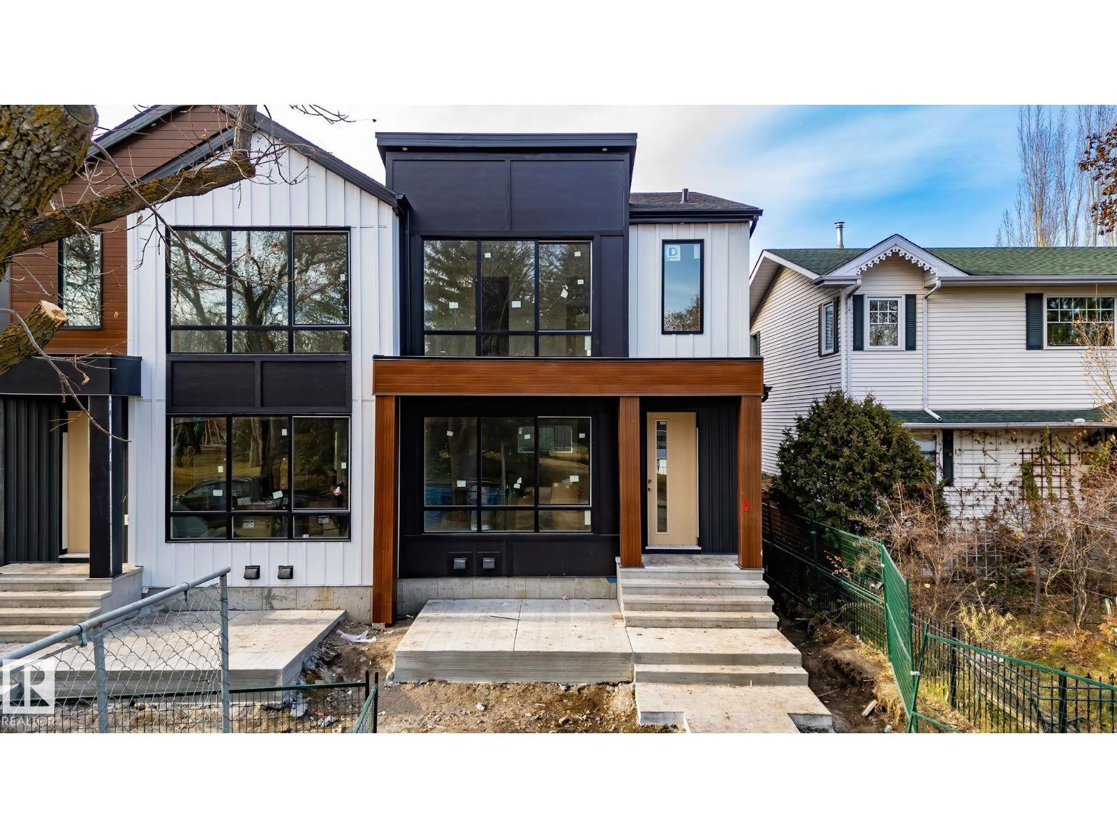 9224/9226 94 ST NW