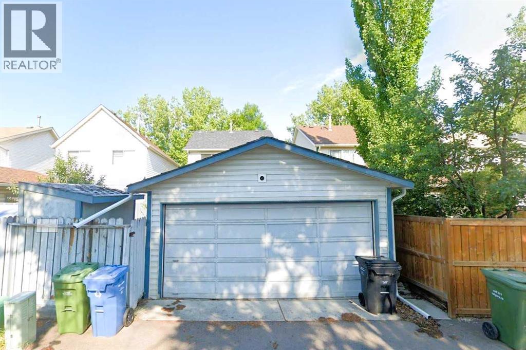 856 Queensland Drive SE