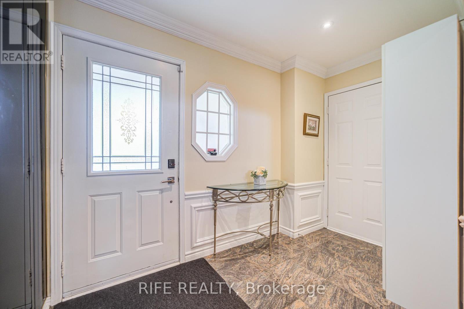 22 CHAMBERY CRESCENT