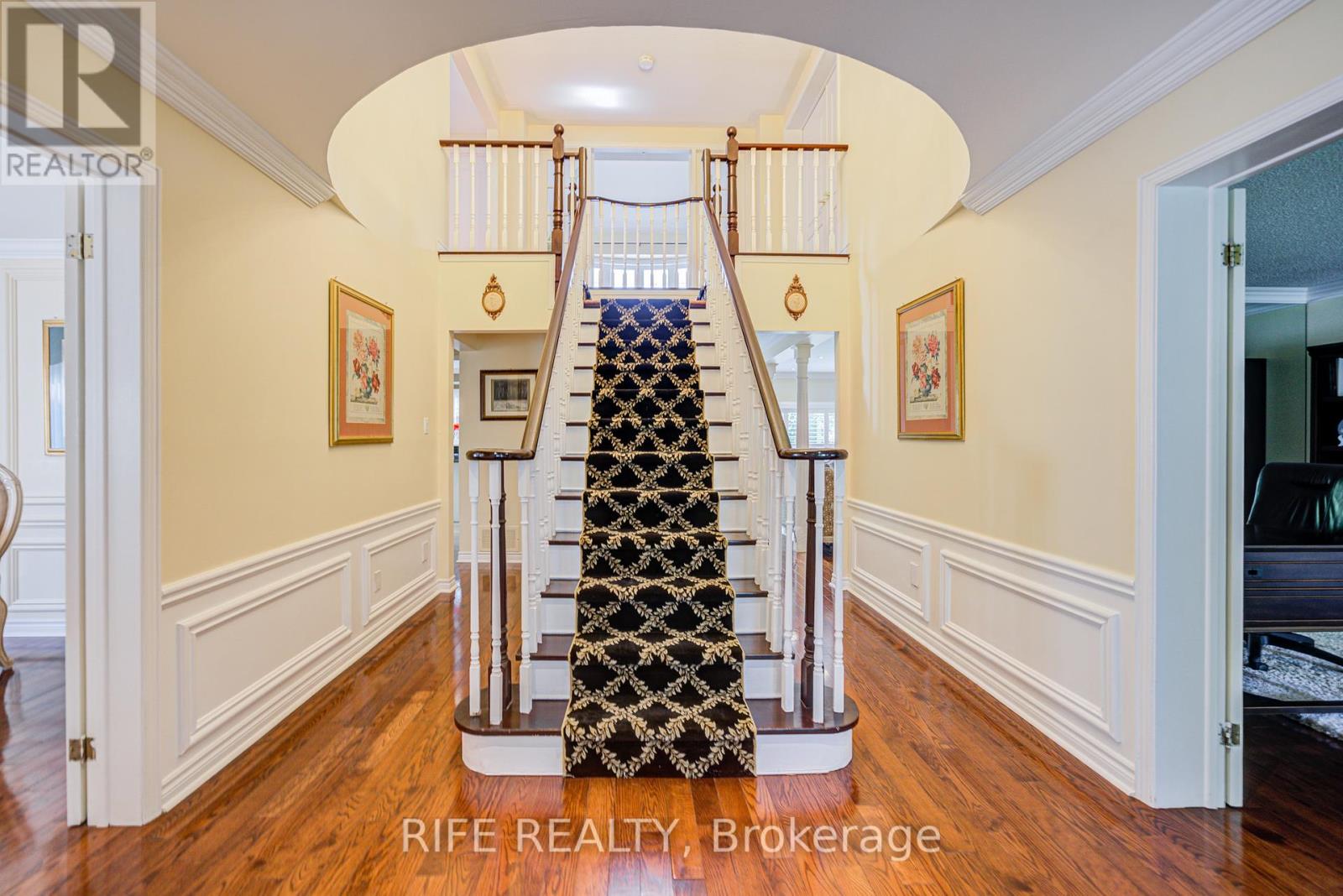 22 CHAMBERY CRESCENT