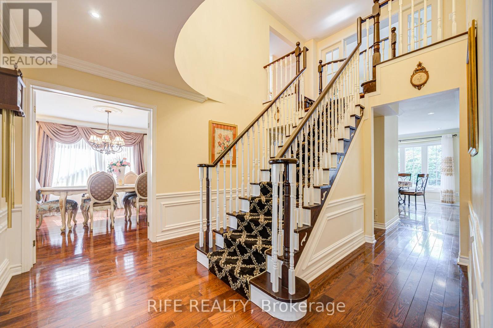 22 CHAMBERY CRESCENT