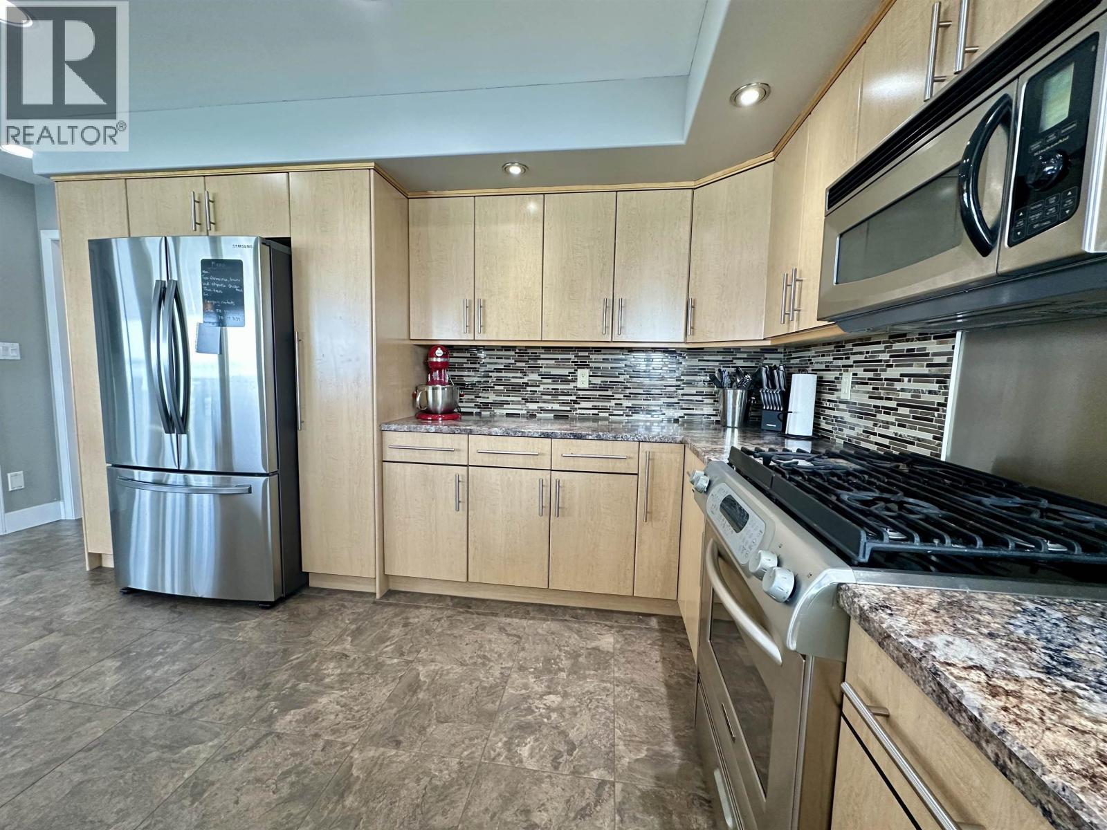 8569 SKYLINE DRIVE