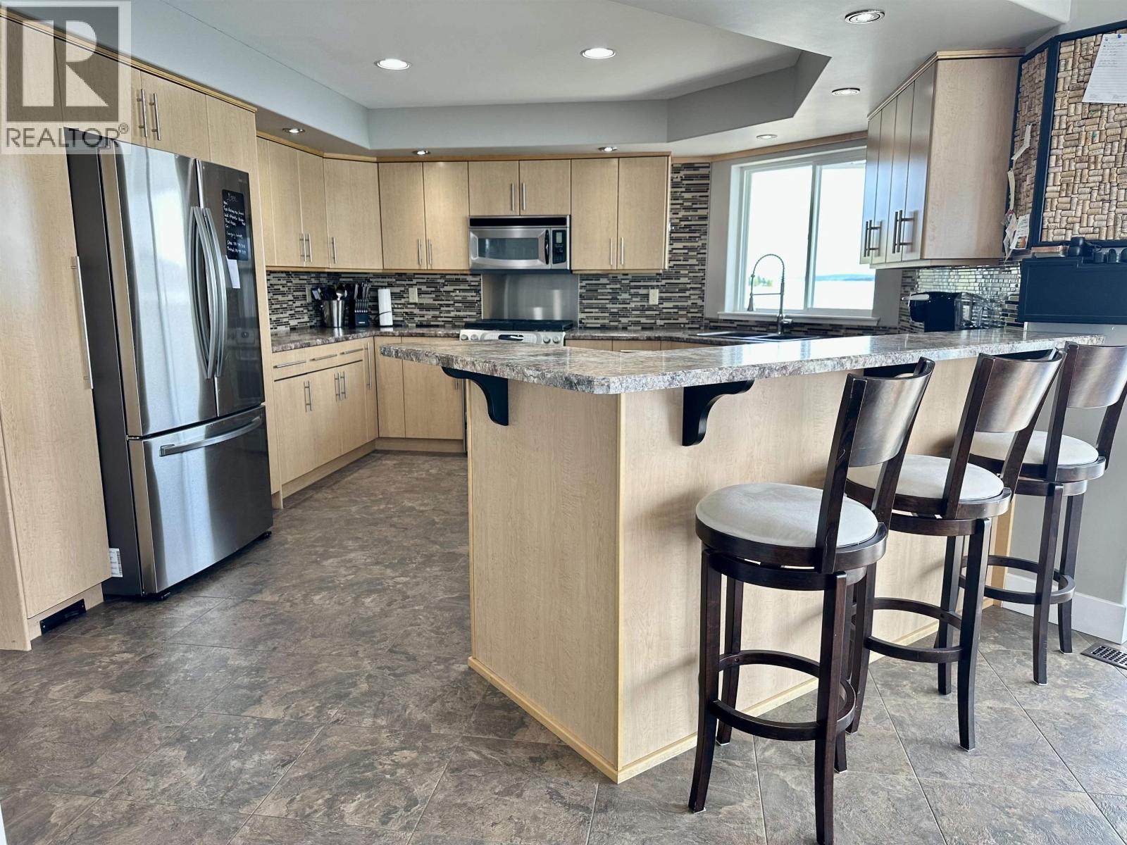8569 SKYLINE DRIVE