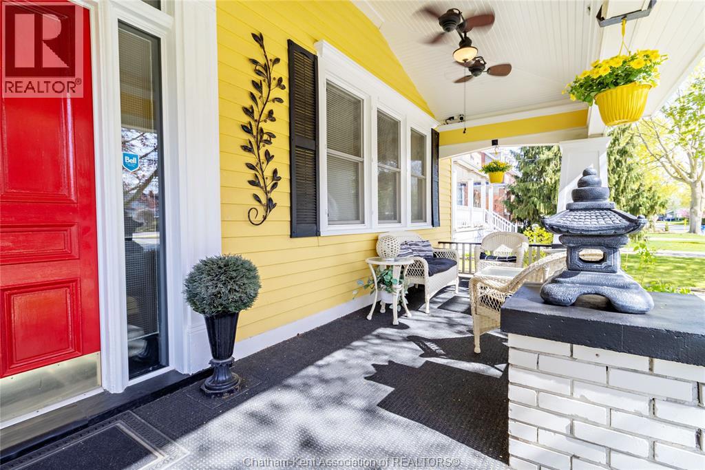 335 Wellington STREET West