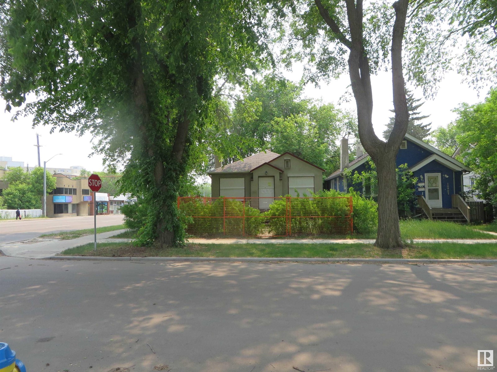 10907 79 AV NW