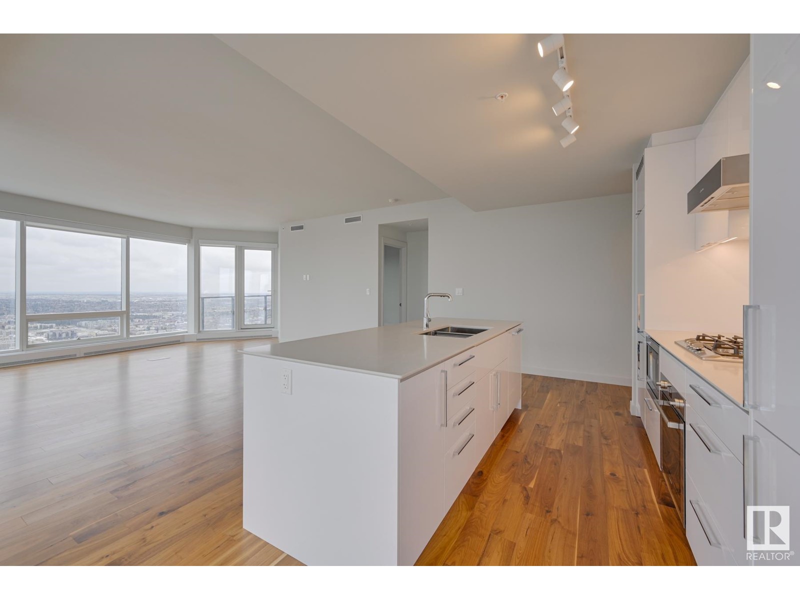 #4106 10360 102 ST NW