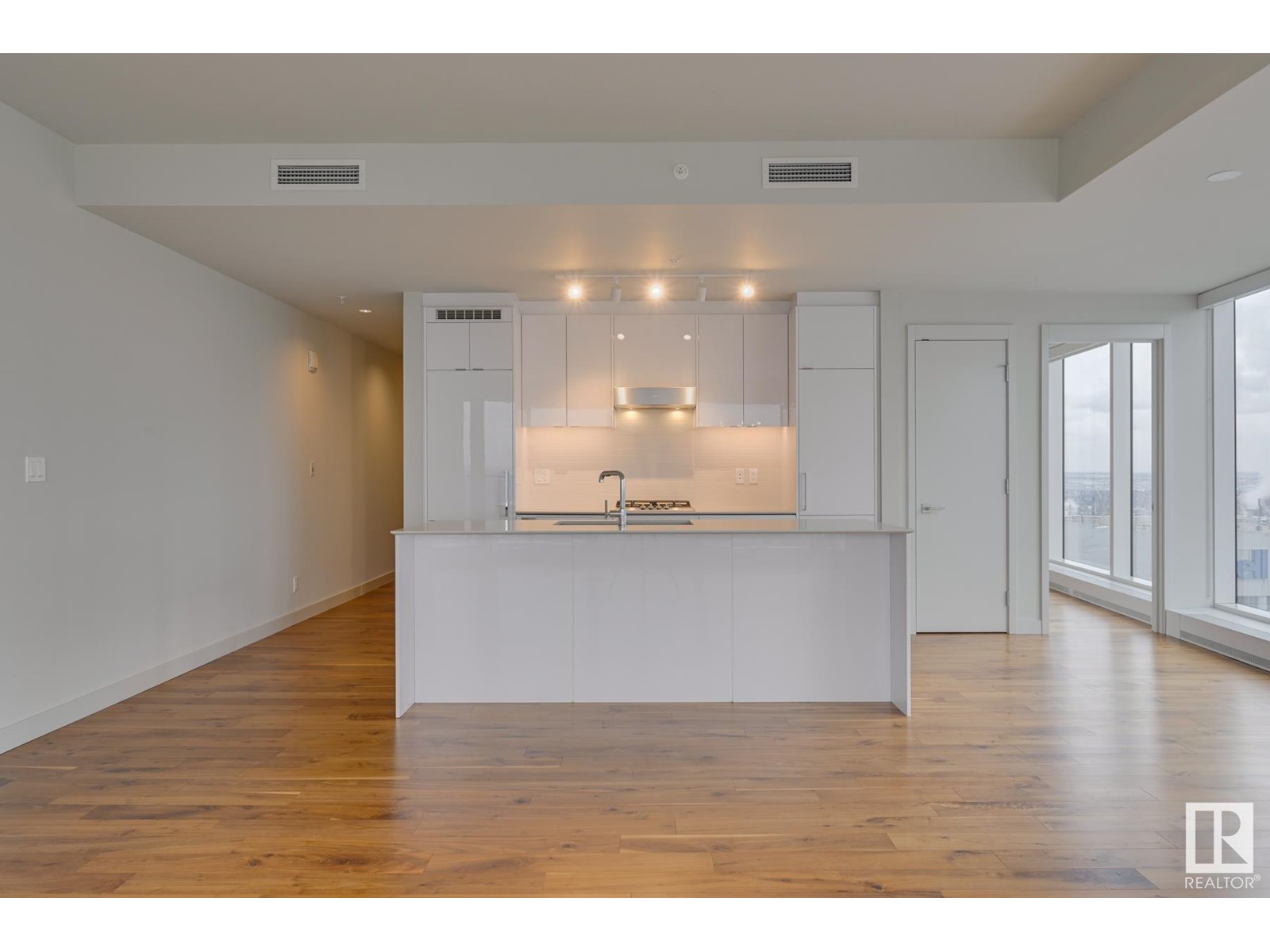 #4106 10360 102 ST NW