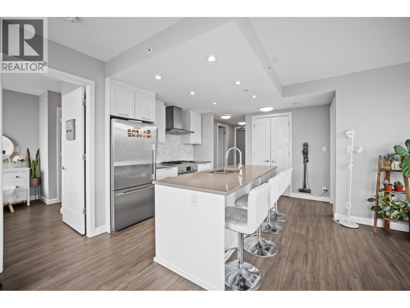 2005 520 COMO LAKE AVENUE