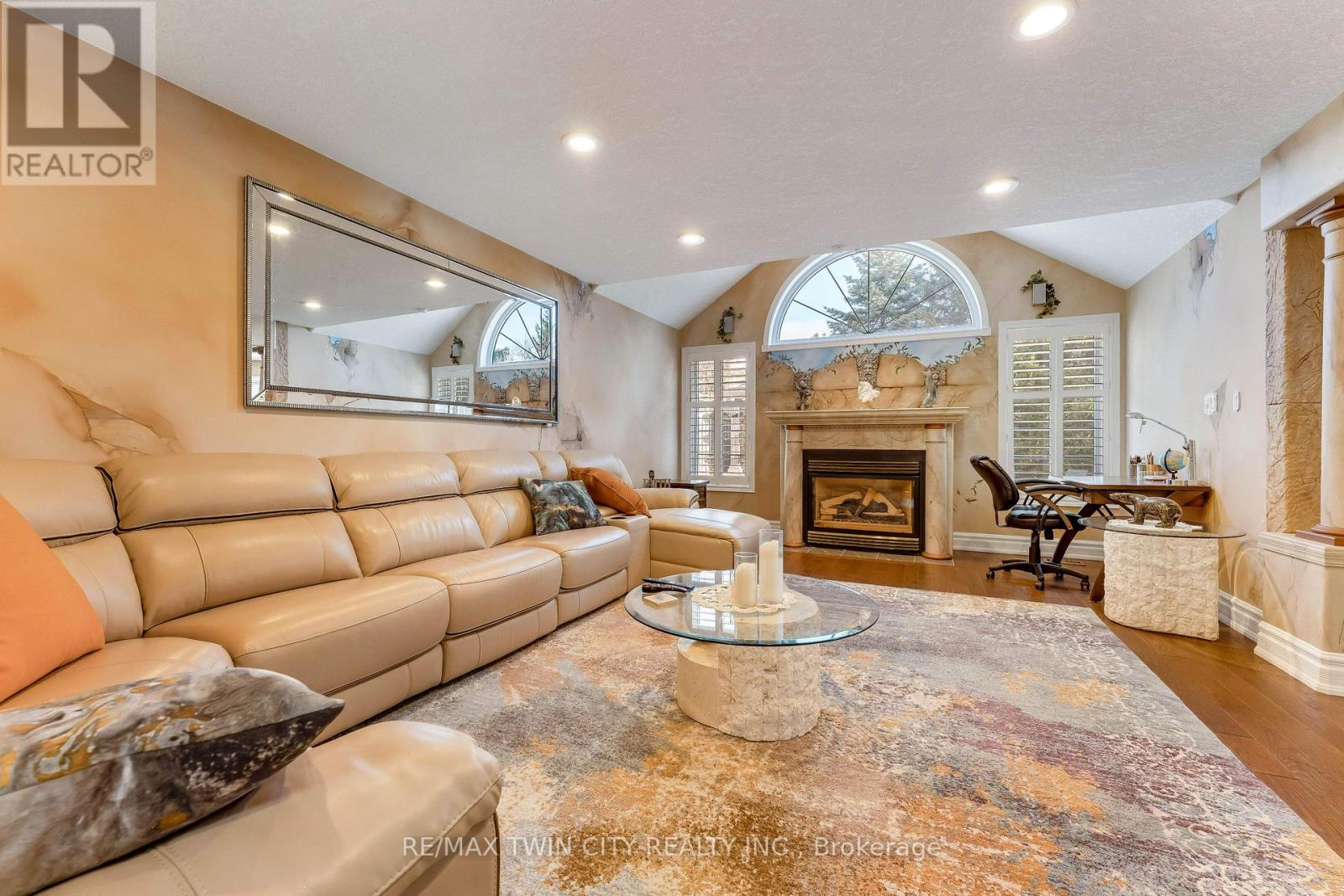 60 CHANDOS DRIVE