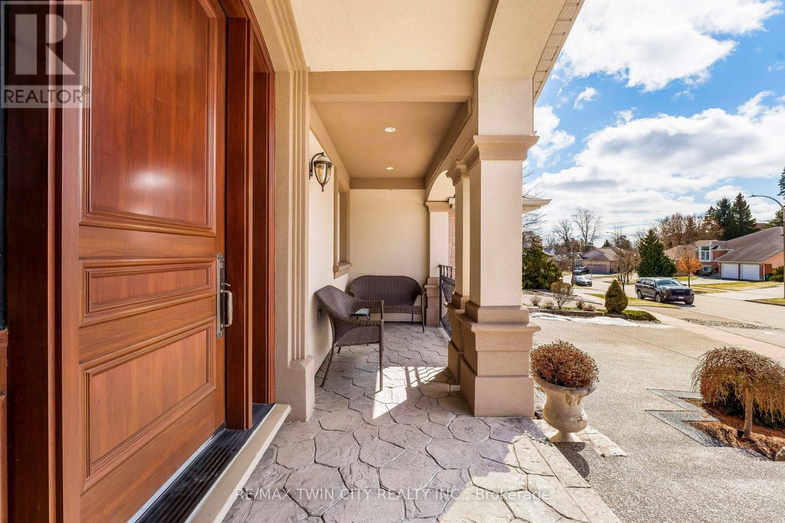 60 CHANDOS DRIVE