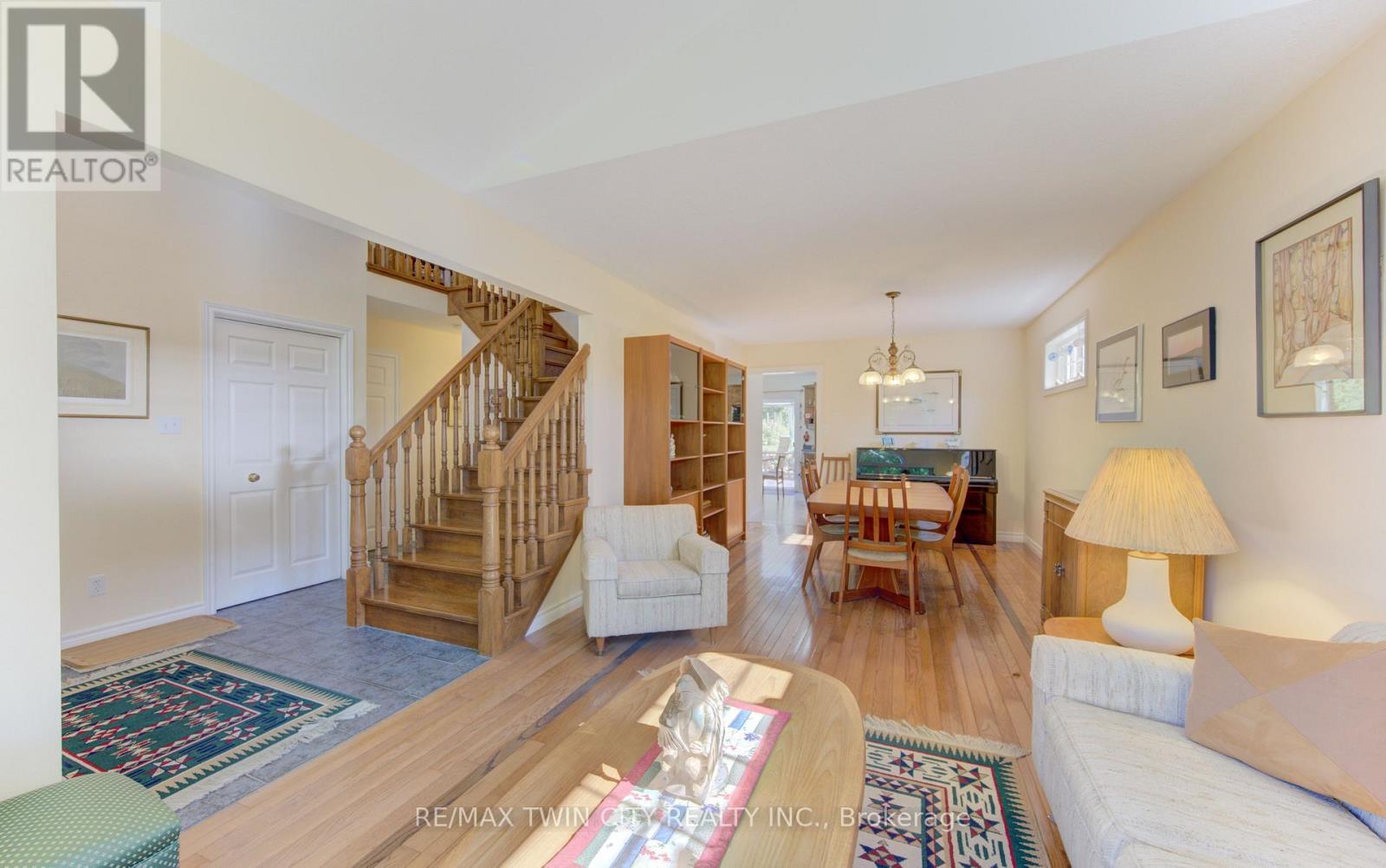 26 EBY CRESCENT