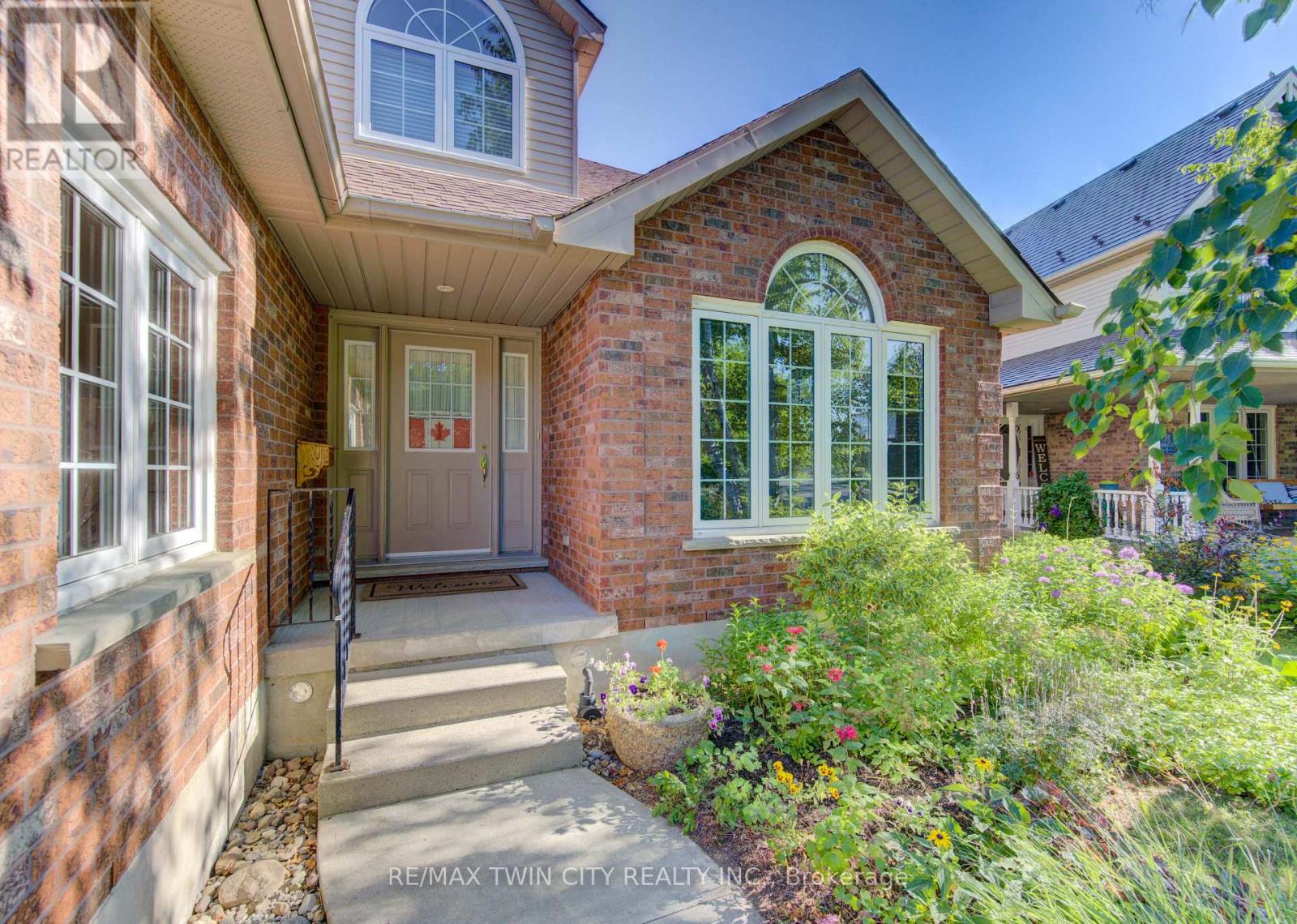 26 EBY CRESCENT