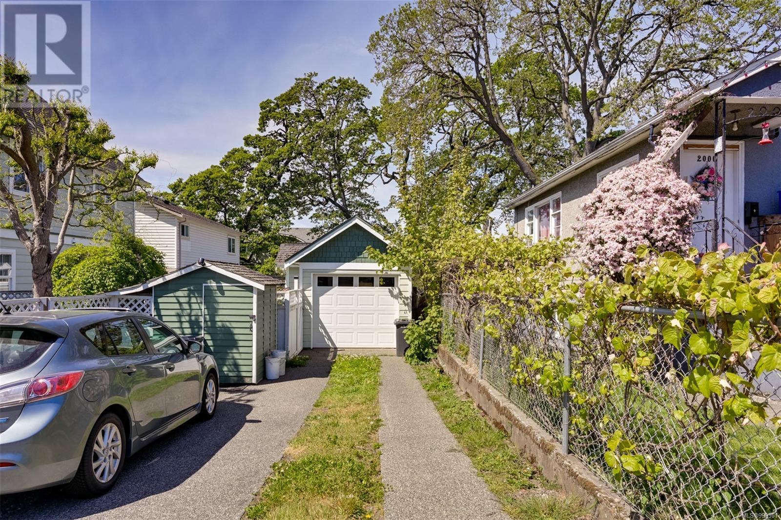 1168 Caledonia Ave