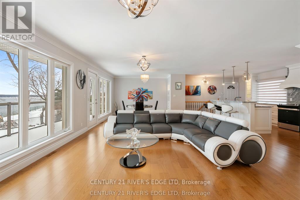 17 HARDY CRESCENT