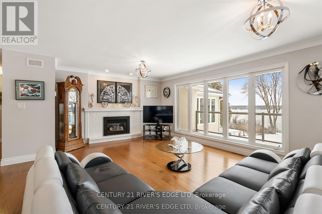 17 HARDY CRESCENT