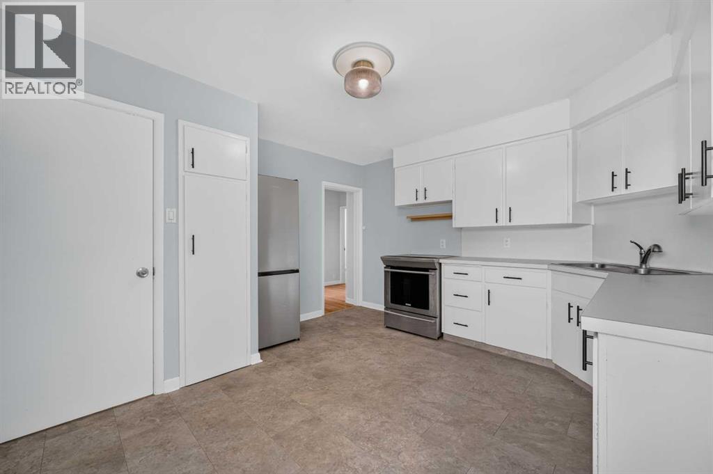 136 Hendon Drive NW