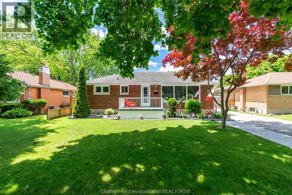 Photo 1 of 43 — 88 DUNVEGAN DRIVE, Chatham, ON N7M5A2
