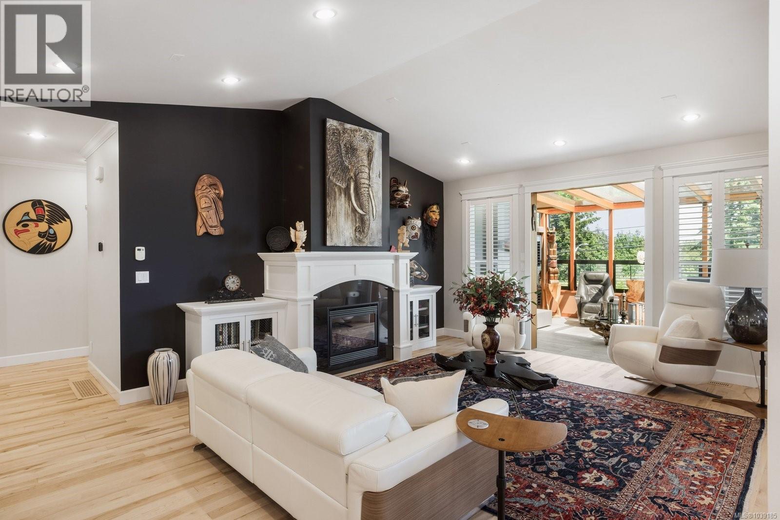 2532 Twin View Pl