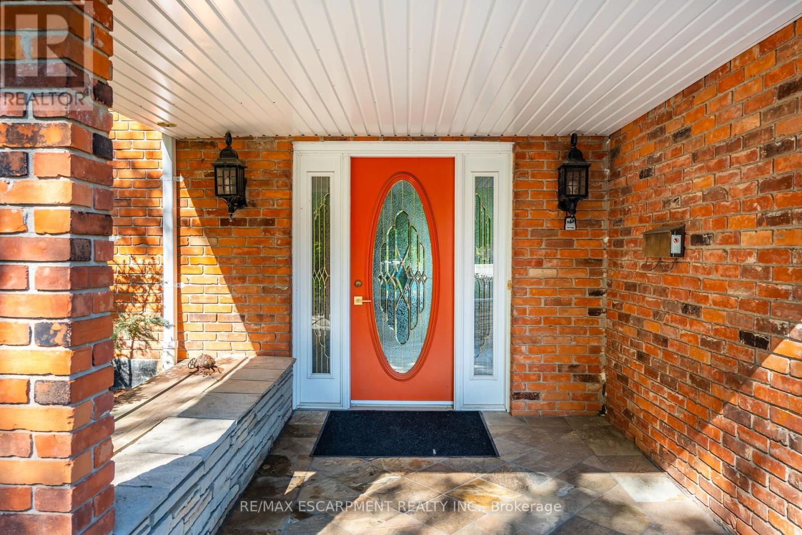 887 MONTGOMERY DRIVE