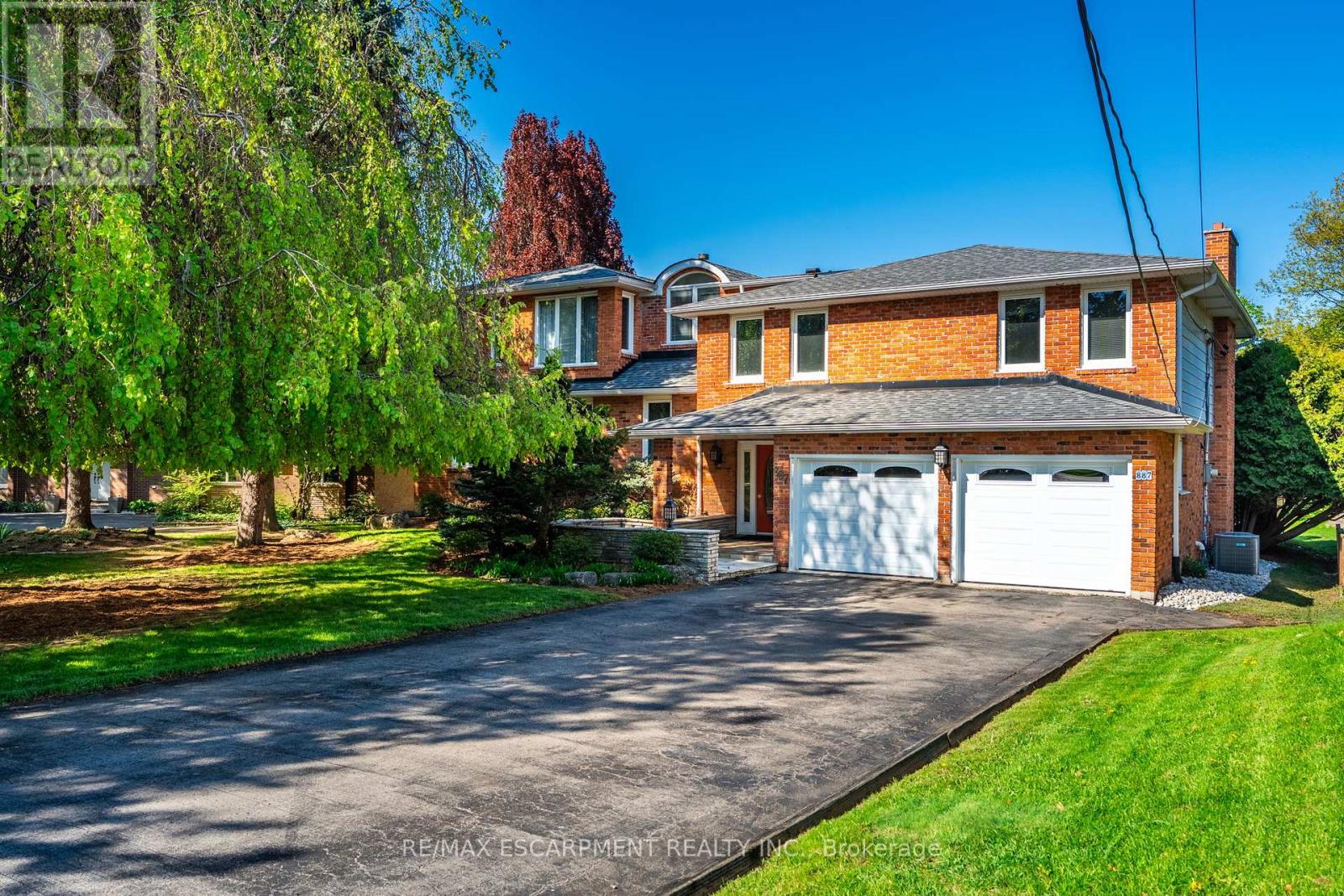 887 MONTGOMERY DRIVE
