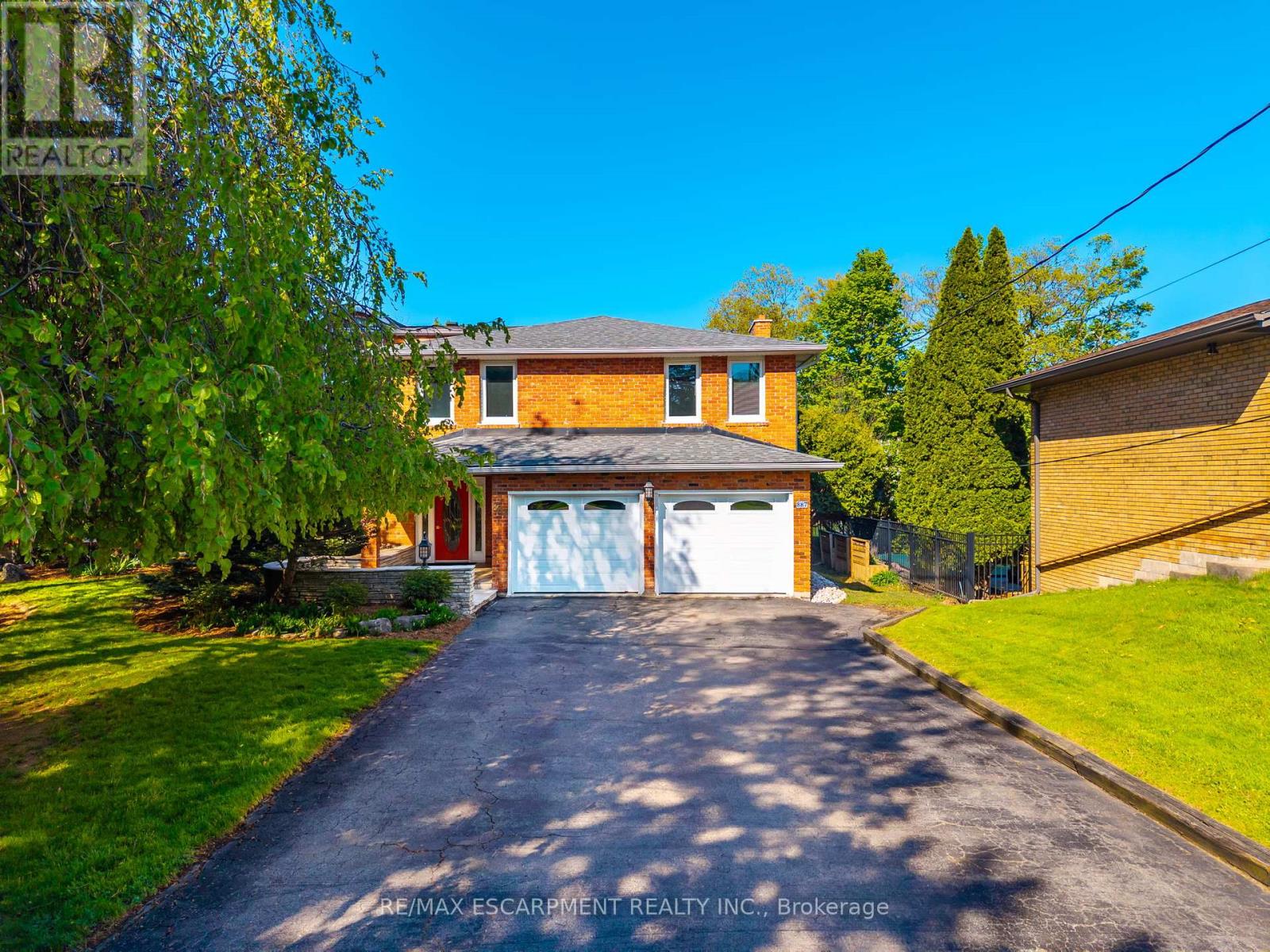 887 MONTGOMERY DRIVE