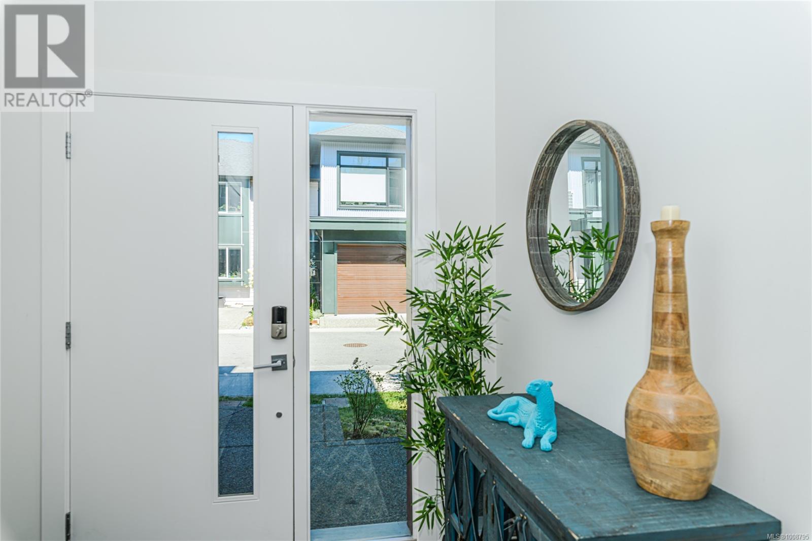 1256 Solstice Cres
