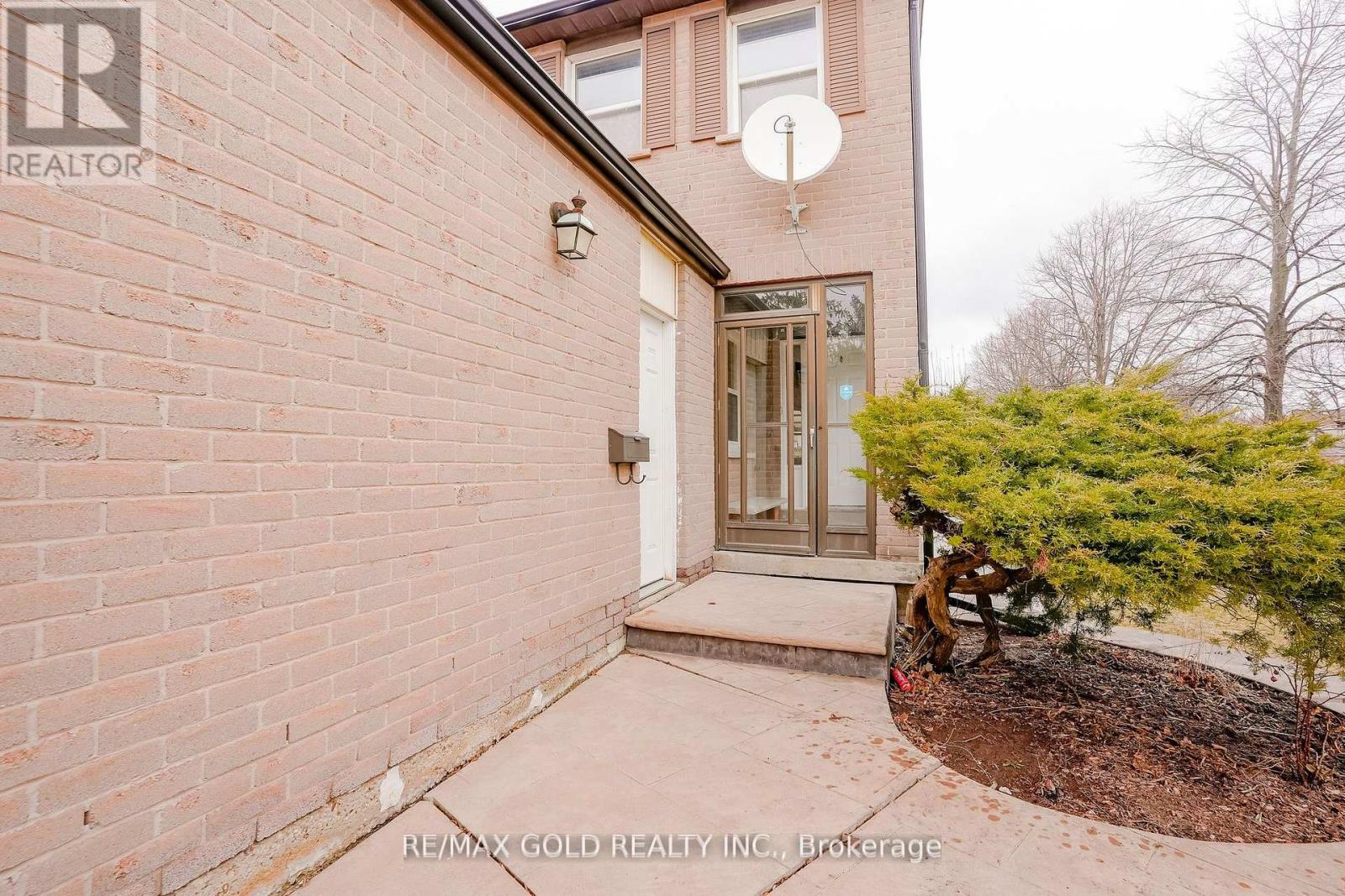 32 MYRTLE COURT