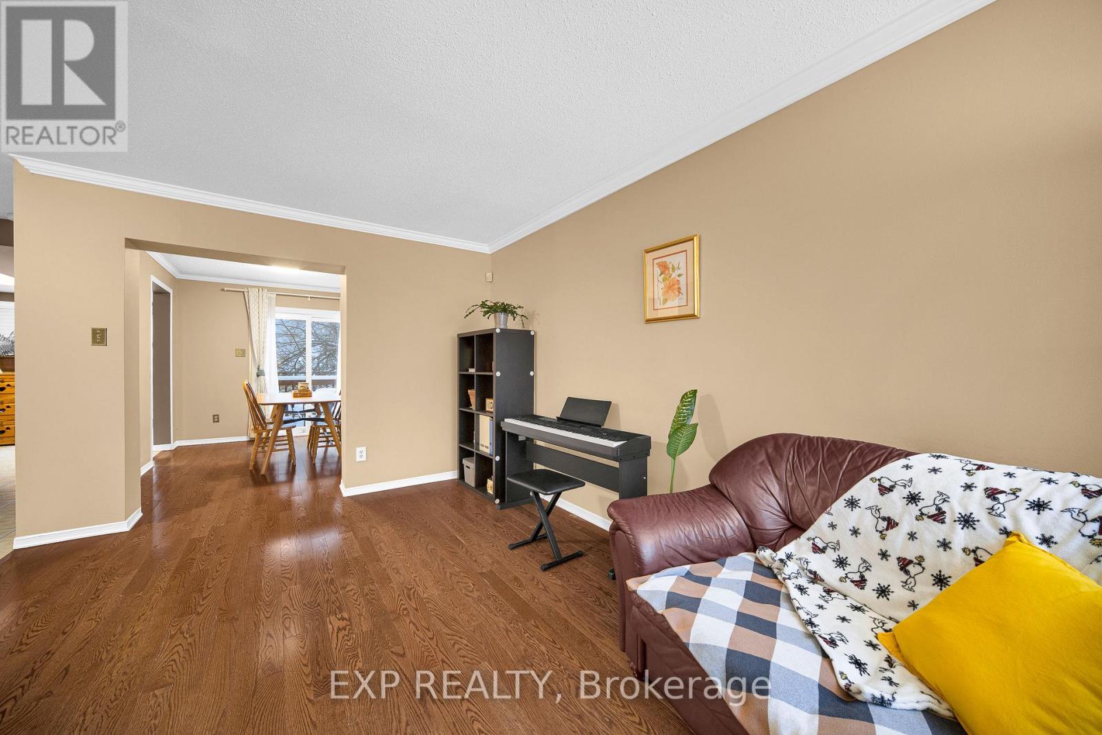 4 HUNTERSFIELD DRIVE