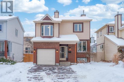 4 HUNTERSFIELD DRIVE Ottawa ON K1T3E4