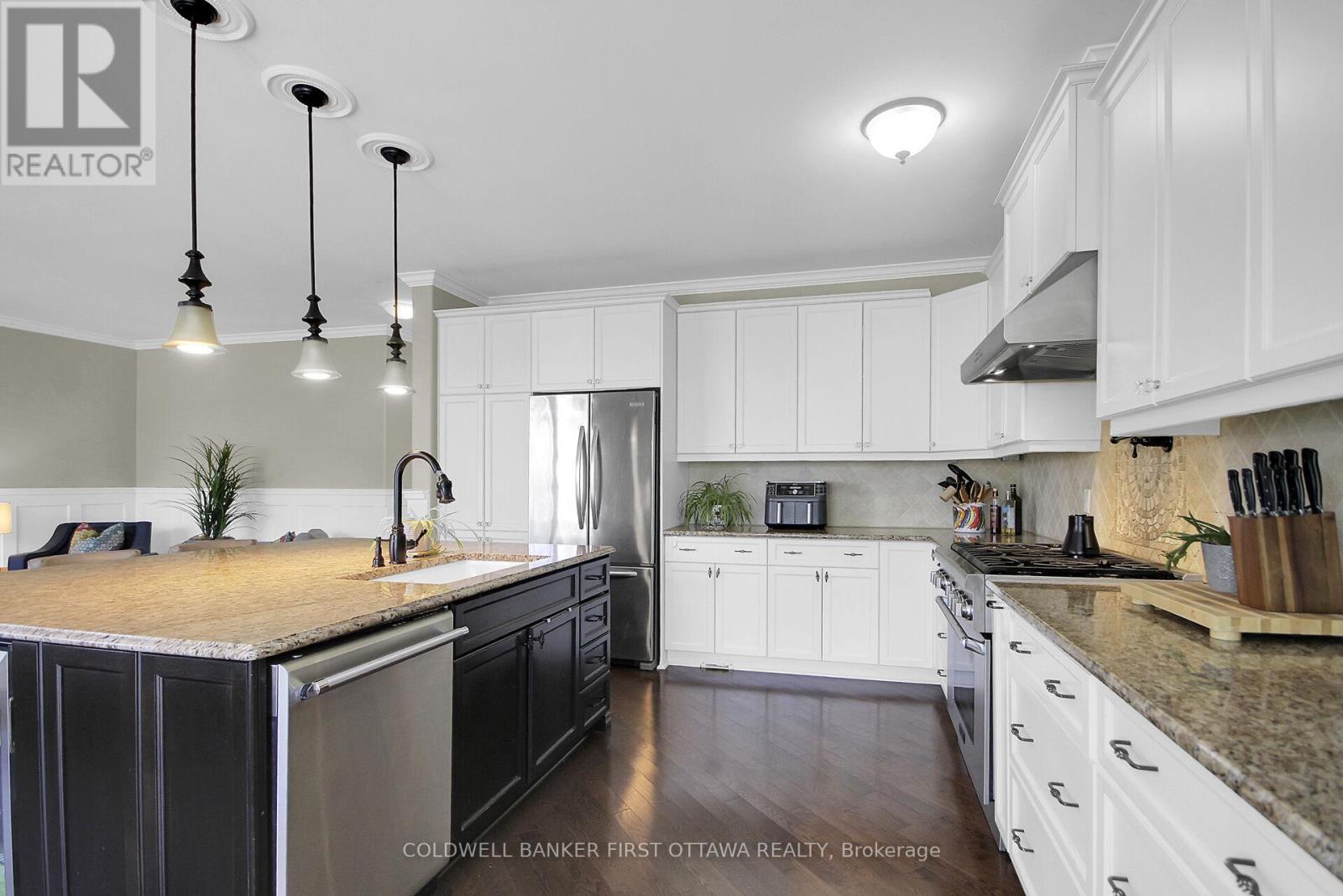 104 GRACEWOOD CRESCENT