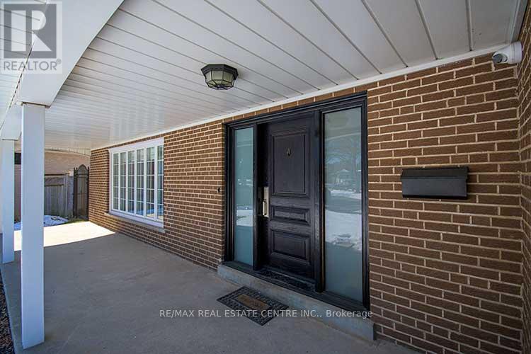 18 SHADETREE CRESCENT