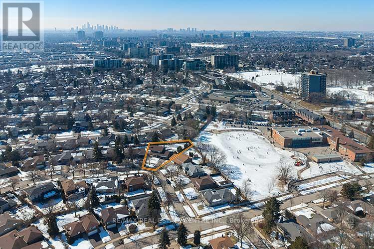 18 SHADETREE CRESCENT