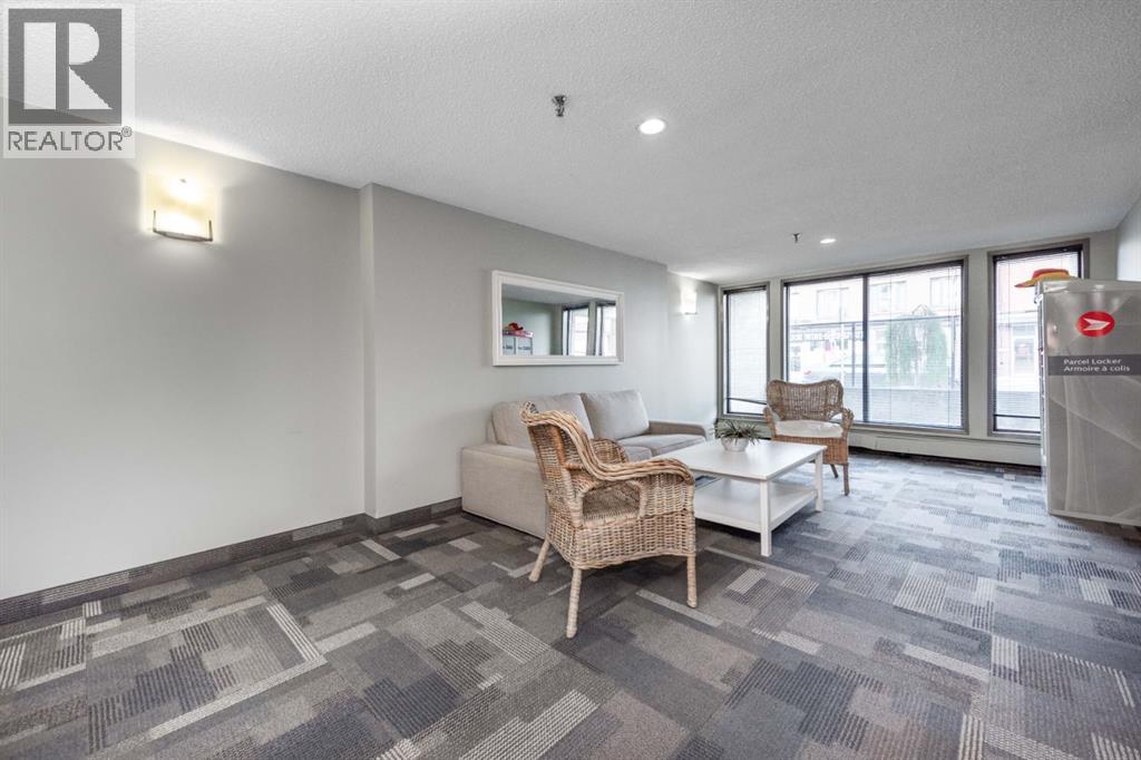 307, 647 1 Avenue NE