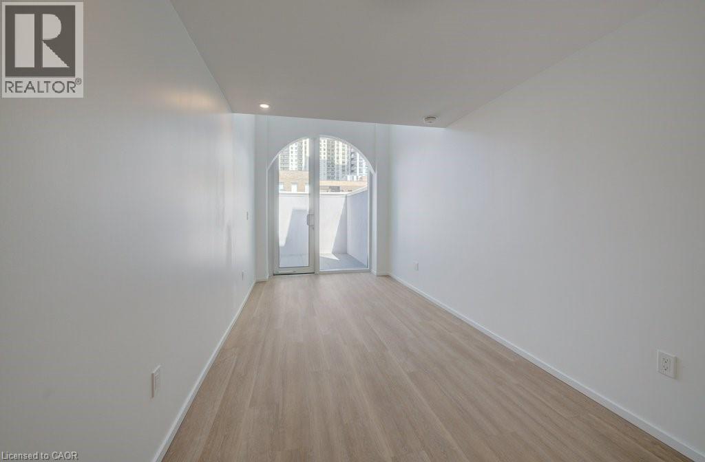 26 KING Street E