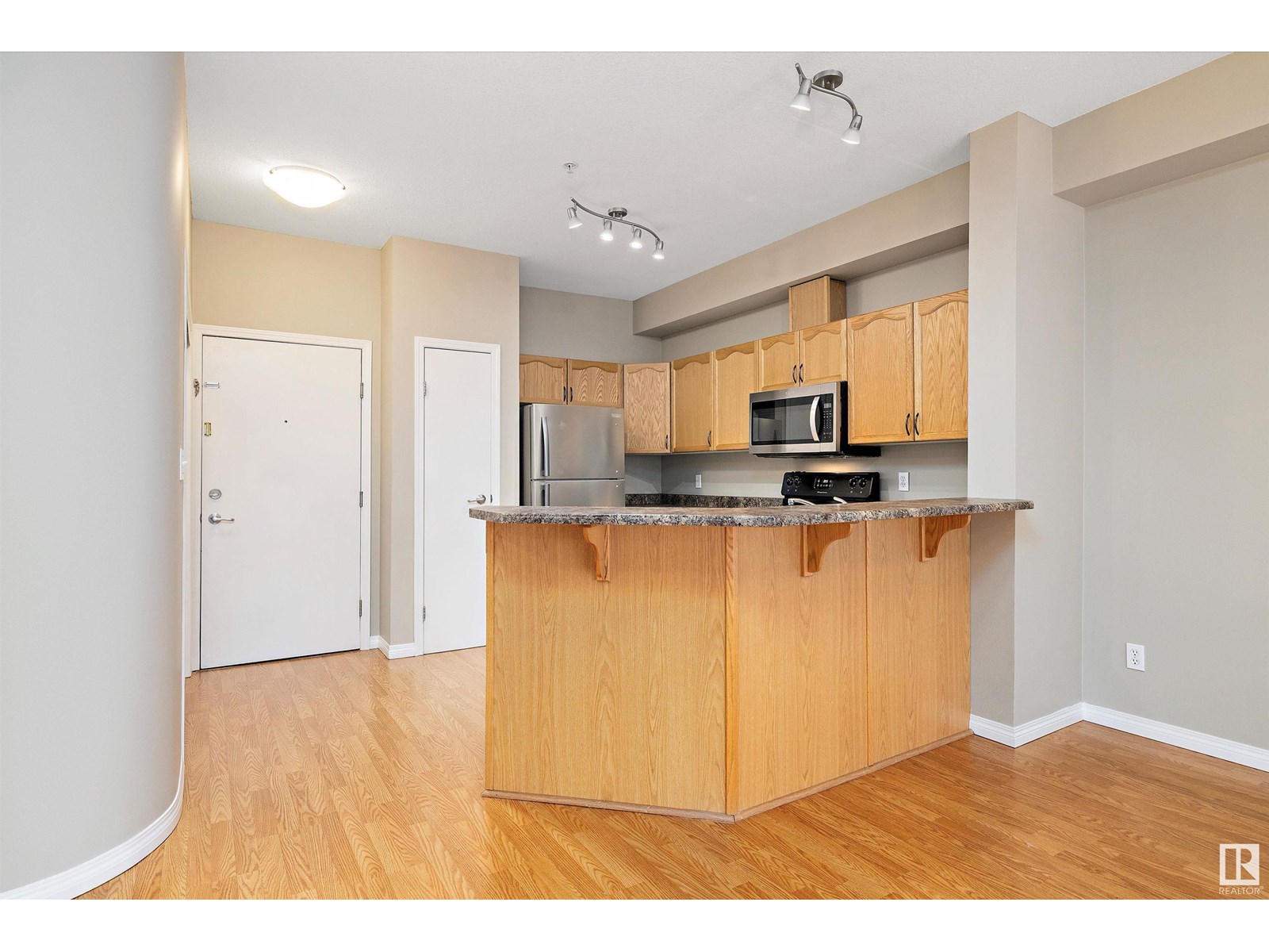 #211 4304 139 AV NW